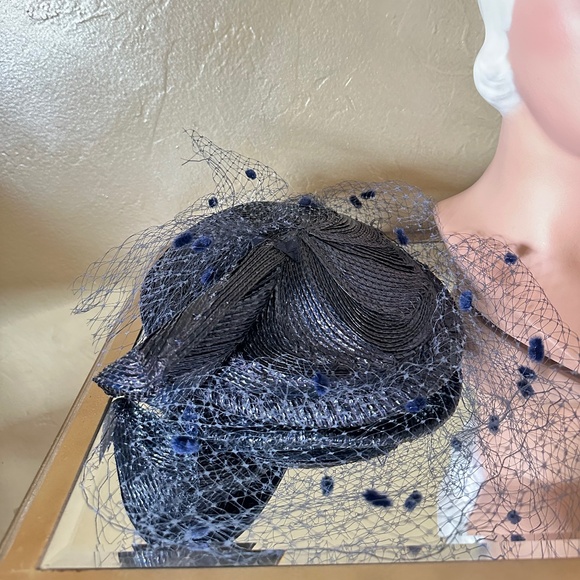 FOXY 1950s\' NAVY STRAW HAT WITH INTRICATE \